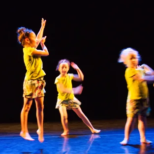 Danseuses sur scène lors du spectacle